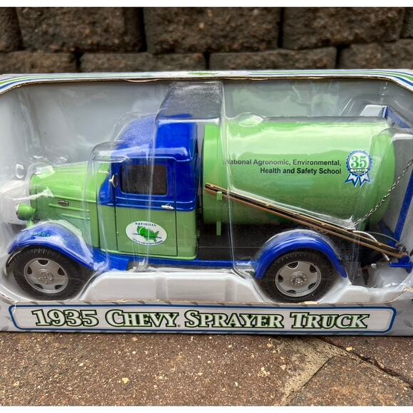 Asmark Crown Premiums 1935 Chevy Sprayer Truck die-cast model new in box - Picture 2 of 5